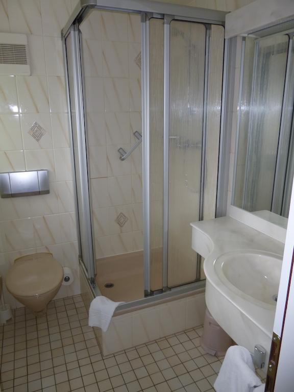 Hotel Adler Greifswald Oda fotoğraf