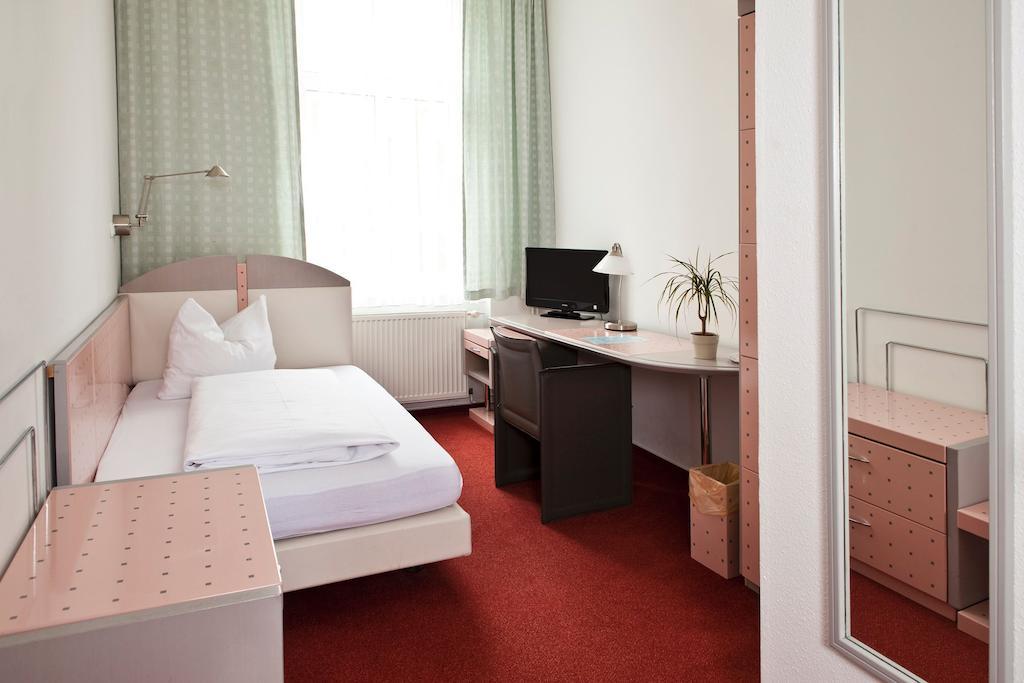 Hotel Adler Greifswald Oda fotoğraf